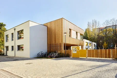 Die Kita Neo mit Blick von der Straßenseite