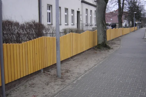 Hirnholzwerkstatt: Anfertigung eines neuen Gartenzaunes aus Holz