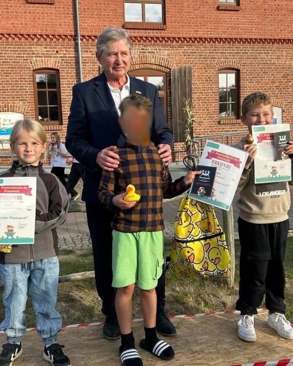 Die Sieger des Entenrennens.