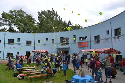 Flohmarkt vor dem Stadtteilzentrum