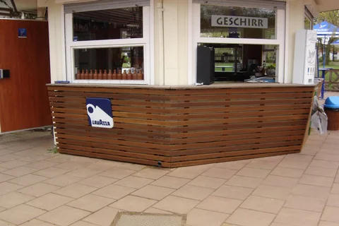 Hirnholzwerkstatt: Anfertigung eines Tresens für einen Kiosk