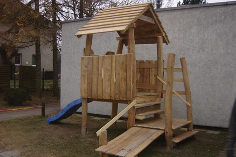 Hirnholzwerkstatt: Anfertigung eines Spielhaus für Kinder