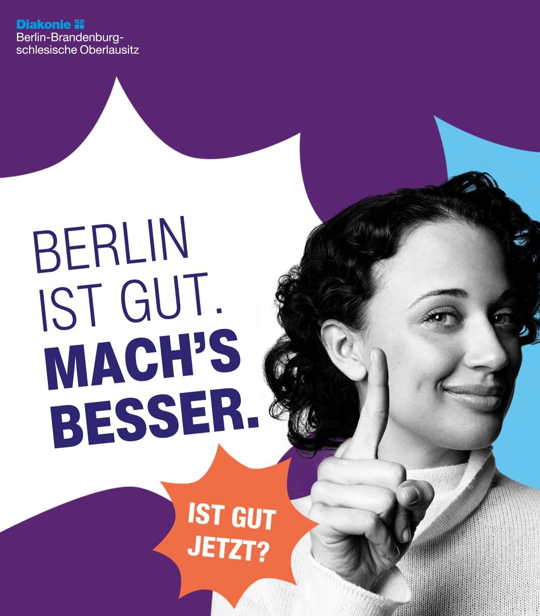 Eine Frau mit lockigem Haar und hellem Oberteil steht vor einem Hintergrund mit violetten und orangefarbenen Sprechblasenformen. Sie lächelt und hebt den Zeigefinger. Links oben befindet sich das Logo der Diakonie Berlin-Brandenburg-schlesische Oberlausitz. In großen, klaren Buchstaben steht: 'BERLIN IST GUT. MACH'S BESSER.' In einer orangefarbenen Sprechblase rechts unten steht: 'IST GUT JETZT?'.