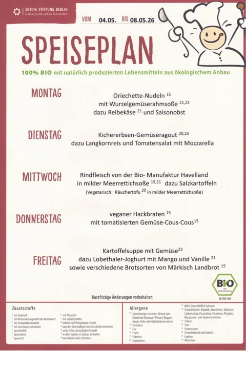Speiseplan der SozDia Stiftung Berlin für die Woche vom 4. bis 8. Mai 2026 mit Bio-Gerichten von Montag bis Freitag und Angaben zu Zusatzstoffen und Allergenen