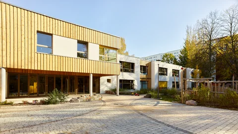 Die Fassade der Kita Neo in Berlin Hohenschönhausen.